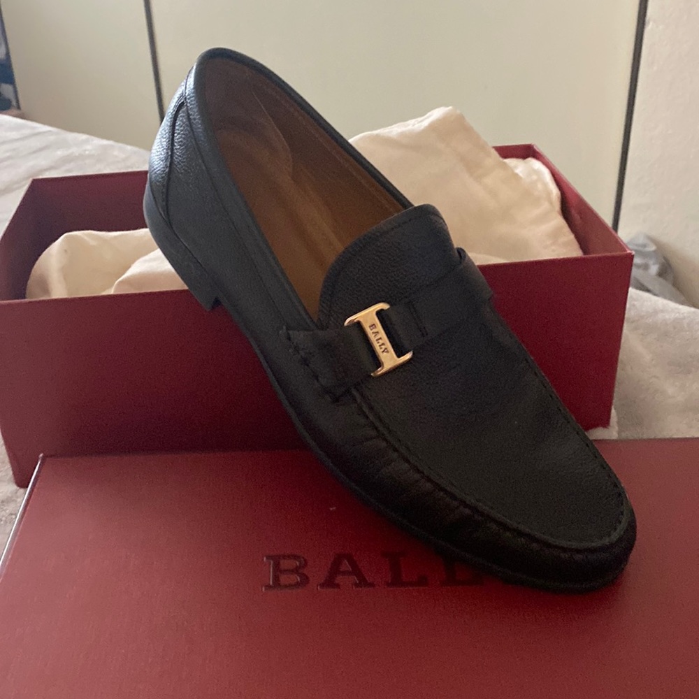 Almost new men’s Bally black leather loafer size 11